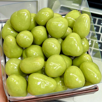 Matcha chocolade bedekte gevriesdroogde aardbeien knapperige fruit snoepjes rechtstreeks van de fabriek chocolade groothandel halal exotische snack