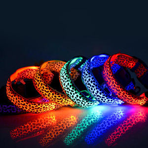 <span class=keywords><strong>Collar</strong></span> de perro con batería <span class=keywords><strong>LED</strong></span> más vendido, <span class=keywords><strong>collar</strong></span> de perro con estampado de leopardo recargable por USB - Product Image 3