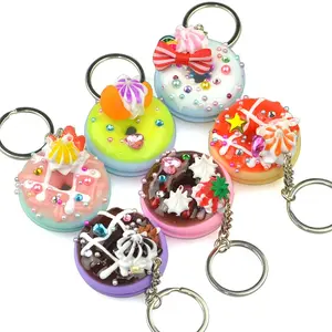 다채로운 만화 빵 장난감 가방 펜던트 미니 도넛 열쇠 고리 판촉을위한 수지 플라스틱 열쇠 고리