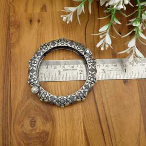 Hecho a mano fabuloso trabajo de flores vintage chitai pulsera de brazalete cultural, joyería oxidada tradicional para ella - Product Image 3