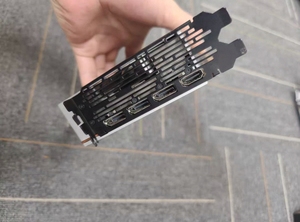 การ์ดจอ Radeon VII 16GB HBM2 พัดลมสามตัว ระดับมืออาชีพ สำหรับตัดต่อวิดีโอ รีนเดอร์ 8K และเวิร์กสเตชันคอมพิวติ้ง - Product Image 3