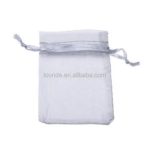 Petit sac cadeau en organza argenté bon marché avec cordon de serrage - Product Image 5