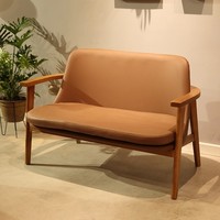 Mobilier de café intérieur : Canapés, sièges, chaises de salle à manger, ensemble table pour restaurant, banc et canapé deux places modernes en cuir et bois