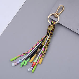 Accesorios para Bolsos de Nuevo Estilo, Llavero de Paracord Trenzado con Cuentas de Letras y Borla, Adorno para Teléfono Móvil - Product Image 1