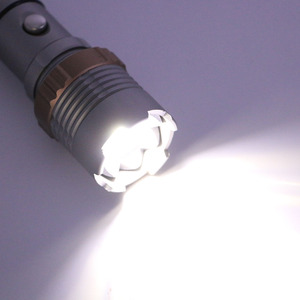 Cho qxmoving Mạnh Mẽ Tấn Công Đầu Zoomable <span class=keywords><strong>Torch</strong></span> Ánh Sáng Không Thấm Nước Biểu Tượng Tùy Chỉnh <span class=keywords><strong>LED</strong></span> Đèn Pin Cho Tự Vệ Khẩn Cấp Chiến Thuật - Product Image 2