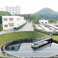 Machine de décapage et d'aspiration des boues périphériques à entraînement central pour réservoirs de décantation industriels Chine