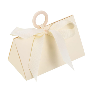 Boîte en carton de luxe personnalisée avec logo, forme triangulaire, pour bonbons de mariage, chocolats, avec ruban doré et nœud, pour cadeaux de fête - Product Image 2