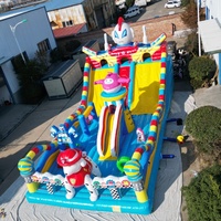 Château gonflable commercial à thème de film animé, grand format, en PVC, avec toboggan et zone de saut, prix usine