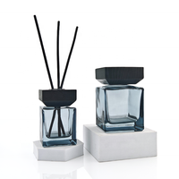 Bouteille diffuseur de parfum en verre unique, personnalisée, de luxe, vide, carrée, mate, givrée, avec estampage à chaud, avec bouchons à vis en bois