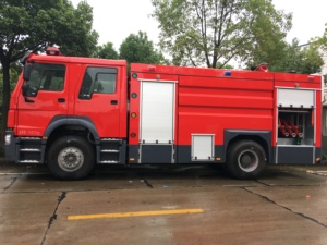 <span class=keywords><strong>Camion</strong></span> de pompiers 4x2 HOWO avec réservoir d'eau 7.51m ³ et déplacement 9.726L personnalisable pour la lutte contre les incendies municipaux et le sauvetage d'urgence - Product Image 6
