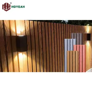 HOYEAH 21926 WPC pannello murale 3D goffrato venature di legno decorativo esterno impermeabile rivestimento da parete composito