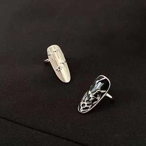Anillo de Uña de Plata de Ley con Baño de Rodio, Diseño Geométrico Creativo Punk Europeo-Americano con Piedra Natural, Elegante y Moderno para la Punta del Dedo - Product Image 3