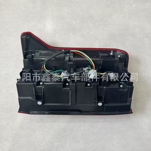 Luces Traseras LED Rojas y Negras de 12v para Mitsubishi Triton L200 2024, Luz de Freno y Niebla, Repuesto para Camioneta, XT-24L200-004 - Product Image 1