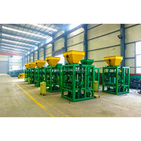 Machine de formage automatique de blocs de ciment à commande PLC économique avec pompe et boîte de vitesses pour la production de briques de pavé creuses en béton