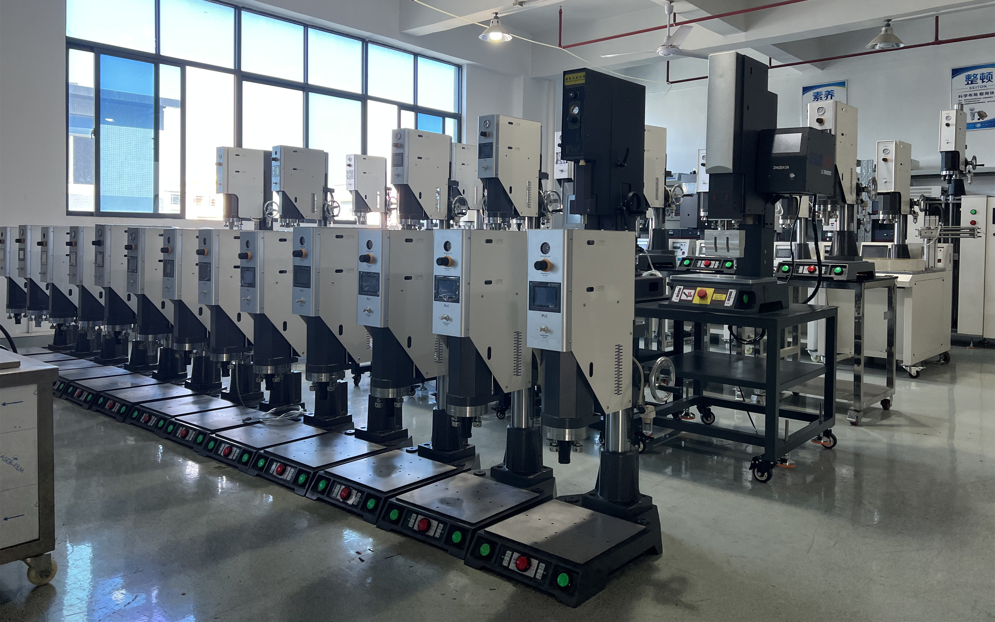 15KHz & 20KHz Desktop Computer Type Digital Auto-Tuning Ultrasonic Welding Plastic Machine