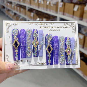 Ensemble fait à la main de 10 pièces d'ongles à presser de style français personnalisés Matériau ABS réutilisable de haute qualité pour l'application des doigts - Product Image 6
