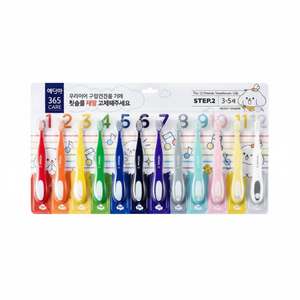 Spazzolino per Bambini a Setole Morbide 365DAYS STEP 2, Confezione da 12 in Colori Assortiti, Manico in Plastica, Uso Domestico - Sconto Medio - Product Image 1