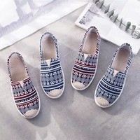 Sepatu kanvas terlaris, lembut, nyaman, dan bernapas, cocok untuk pemakaian kasual sehari-hari.