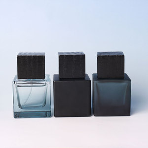 Conteneur <span class=keywords><strong>de</strong></span> <span class=keywords><strong>parfum</strong></span> <span class=keywords><strong>de</strong></span> 50ml avec design <span class=keywords><strong>de</strong></span> logo personnalisé flacon <span class=keywords><strong>de</strong></span> <span class=keywords><strong>parfum</strong></span> en verre vaporisateur avec couvercle noir - Product Image 3