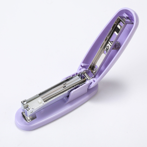 מהדק שולחני בצבע מקרון, תואם לסיכות 24/6, מהדק משרדי חמוד לכריכת מסמכים בבית ספר ובמשרד - Product Image 5