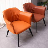 Fauteuil de salon moderne en cuir plissé avec accents, fauteuil baquet avec pieds en métal, mobilier pour salon et hôtel