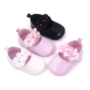 Chaussures de bébé fille princesse à semelle souple avec fermeture auto-agrippante, chaussures de marche mignonnes à fleurs pour bébés qui apprennent à marcher - Product Image 1