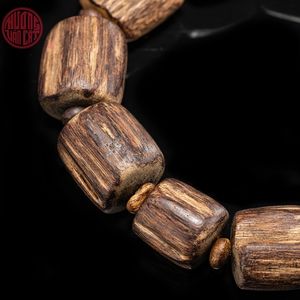 Pulsera Contemporánea de Madera de Agar Malaya con Cuentas Naturales Medianas, Acabado Limpio y Efecto Hundido, Joyería - Product Image 4