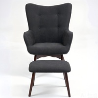 Chaise longue de luxe de style mid-century avec ottoman, pieds en bois et revêtement en velours, design écologique pour salon, hôtel et chambre à coucher