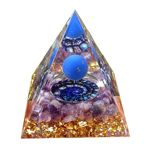 Pyramide en résine de galets de cristal, ornement de bureau artisanal en époxy, décoration d'aquarium, sphère de lapis-lazuli, vortex d'améthyste, cadeau - Product Image 5