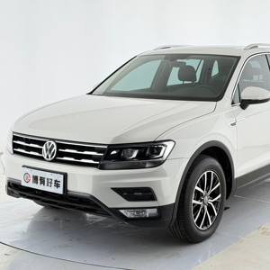 Volkswagen <span class=keywords><strong>Tiguan</strong></span> L 330TSI Luxury AWD SUV Usado de 2018 - Techo Solar Panorámico, Puerta Trasera Eléctrica, Asientos de Cuero, Bien Cuidado - Product Image 1