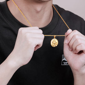 Kalung liontin koin potret bertekstur pemasok baja tahan karat berlapis emas 18K tahan air - Product Image 5