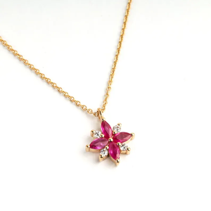Collier Fleur de Rubis Intemporel Très Demandé en Or Massif, Pendentif Délicat, Bijoux Fins, Pierre de Naissance de Juillet, Collier de Mariée pour Femme - Product Image 1