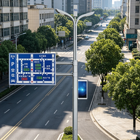 Poteau de signalisation multifonctionnel intégré en acier galvanisé à chaud à double bras pour la surveillance des routes municipales