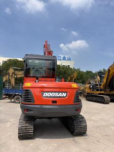 Mini-excavatrice sur chenilles Doosan DX60-9 d'occasion, bon état de train de roulement, pelle hydraulique Doosan DX60-9 disponible immédiatement à la vente - Product Image 3