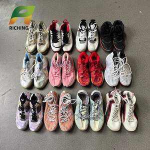 Chaussures de sport d'occasion en gros baskets d'occasion de marque mixte football chaussures de <span class=keywords><strong>basket</strong></span>-ball d'occasion chaussures de course en balles - Product Image 1