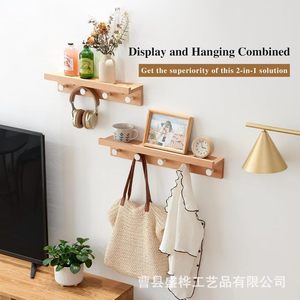 Estante de pared de estilo nórdico de madera con ganchos para almacenamiento y organización en la cocina. - Product Image 4