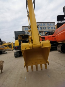 Excavatrices d'occasion Komatsu du Japon, 5 tonnes, Komatsu PC56-7, mini-excavatrice sur chenilles en bon état - Product Image 3