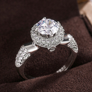Anello da donna rotondo con zirconi lucidi, design elegante, per proposta di matrimonio, uso quotidiano, impilabile, regalo di gioielli da dito abbinabile a tutto. - Product Image 1