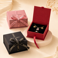 Boîte à bijoux carrée classique Hongfa, personnalisable avec logo, emballage cadeau avec insert en velours pour bague, collier, boucles d'oreilles