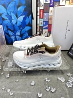 Échantillon gratuit Chaussures de sport unisexes de haute qualité Chaussures de sport légères en mesh respirant Semelle en caoutchouc PU Chaussures de course toutes saisons