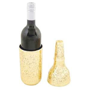 Ensemble de manchons de bouteille de vin en laiton plaqué or de luxe, support de bouteille de vin sculpté floral royal pour cadeaux festifs et décoration d'hôtel - Product Image 1