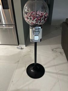 Soporte Alto DEER para Máquina Expendedora/Máquina de Dulces y Chicles, Negro, 36 cm de Diámetro - Product Image 2