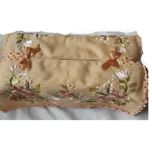 Housse de boîte à mouchoirs en dentelle crochetée à fleurs en ruban de soie brodé à la main, joli <span class=keywords><strong>design</strong></span> en bambou - Product Image 1