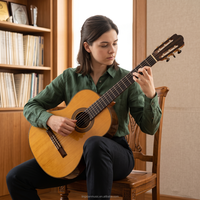 Guitare classique artisanale de style Hauser, table en épicéa massif, dos et éclisses en érable flammé, finition française, guitare de concert