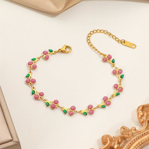 Pulsera de cereza esmaltada multicolor, de acero inoxidable con PVD en tono dorado, cadena ajustable con diseño de frutas, regalo de joyería navideña para mujer - Product Image 5