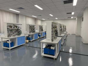 منصة تدريب اختبارية هوائية وهيدروليكية يتم التحكم فيها بواسطة PLC، معدات مختبرية تعليمية للمدارس، جهاز تدريب هيدروليكي أساسي - Product Image 2