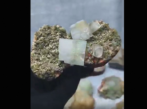 Apofilita Cúbica Verde de Alta Calidad con Combinación de Stilbita, Espécimen de Cristal de la India, Pieza Decorativa - Product Image 2