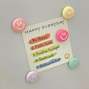 Aimants de réfrigérateur 3D colorés en forme de visage souriant, aimants de réfrigérateur mignons en résine avec aimant puissant en NdFeB pour cuisine/bureau/<span class=keywords><strong>tableau</strong></span> <span class=keywords><strong>blanc</strong></span> - Product Image 2