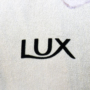 شعر نسائي جميل عالي الجودة مربع من الحرير بالزهور من Sciarpa Di Seta - Product Image 3