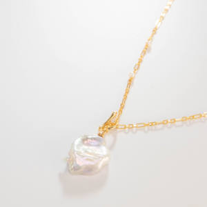 Collar de Perlas Barrocas Chapado en Oro con Detalles de Perlas de Agua Dulce, Cierre de Palanca, Cadena con Colgante, Joyería de Lujo - Product Image 6